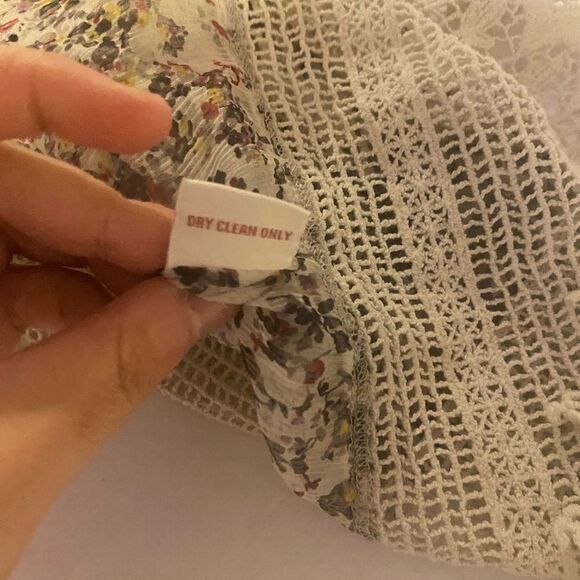 Sundance Sheer Floral Crochet Embroidered Hem Blouse Size Medium NWOT - Picture 9 of 11